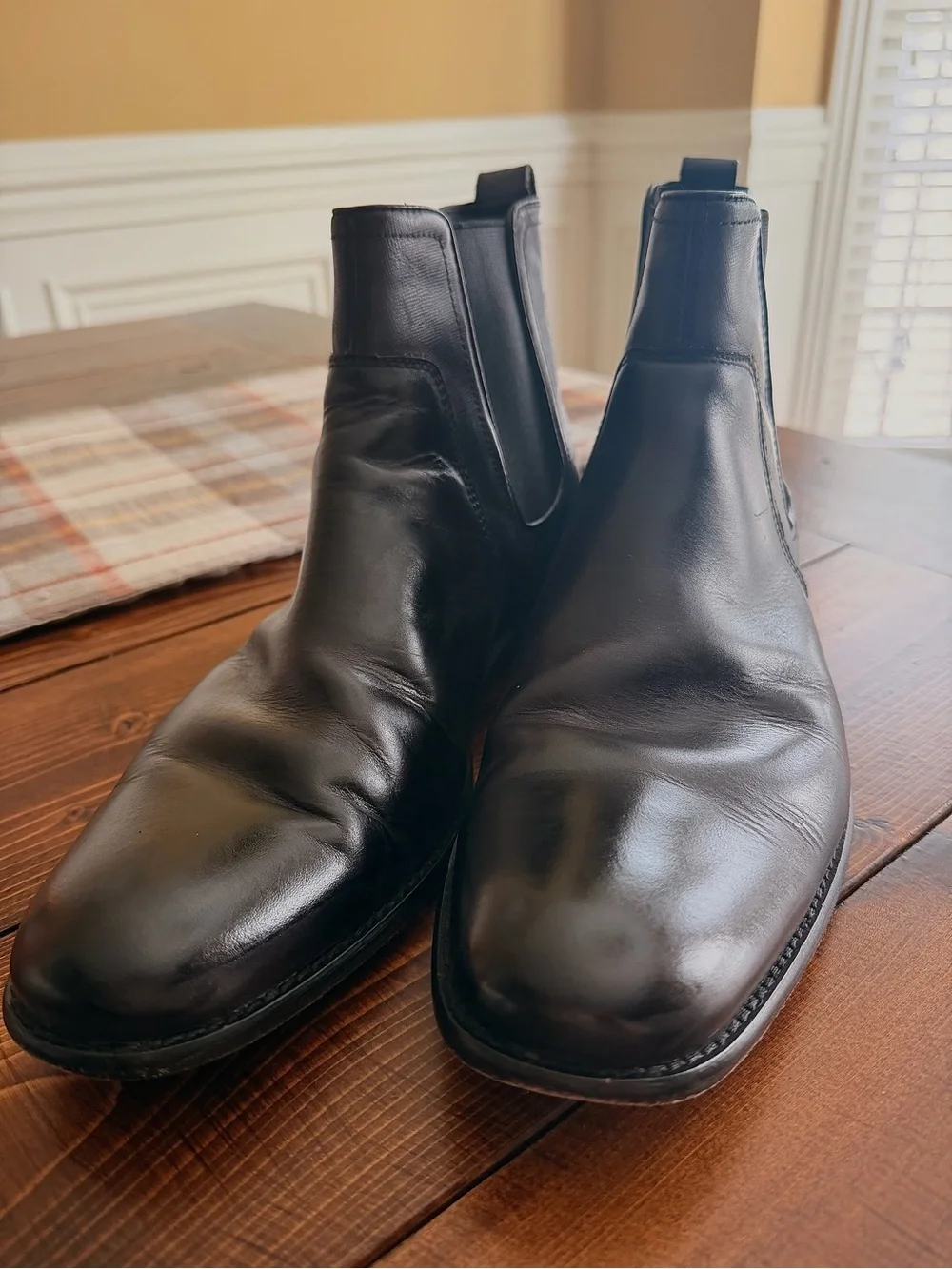 John Varvatos Classic Black Leather Chelsea Boots - Men 10.5.